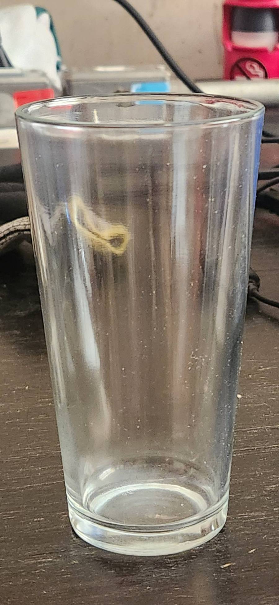 Copo de vidro transparente