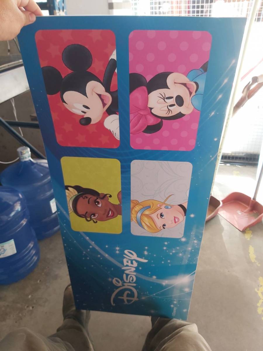 Painel decorativo Disney com personagens infantis