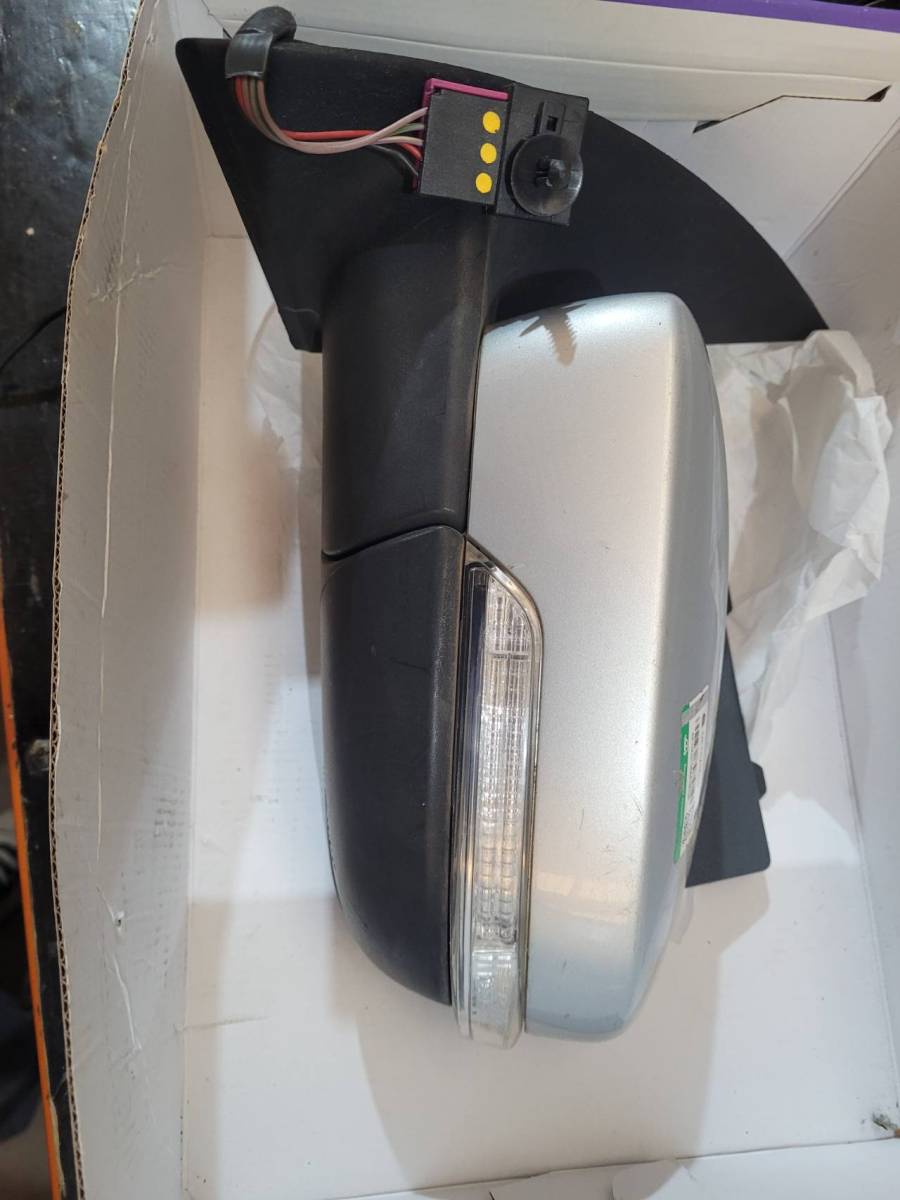 Retrovisor esquerdo de veículo automotor