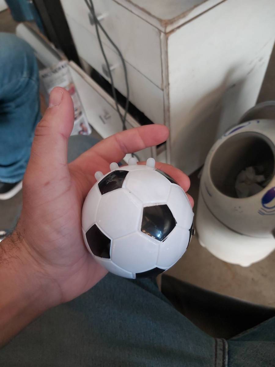 Miniatura de bola de futebol em plástico