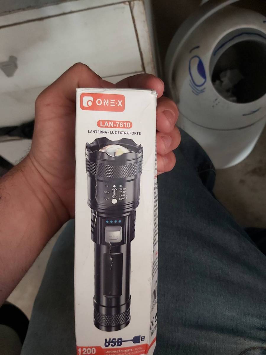 Lanterna USB com luz extra forte