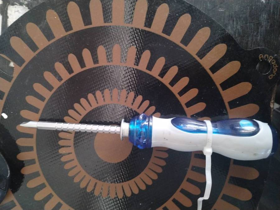 Chave de fenda com cabo ergonômico
