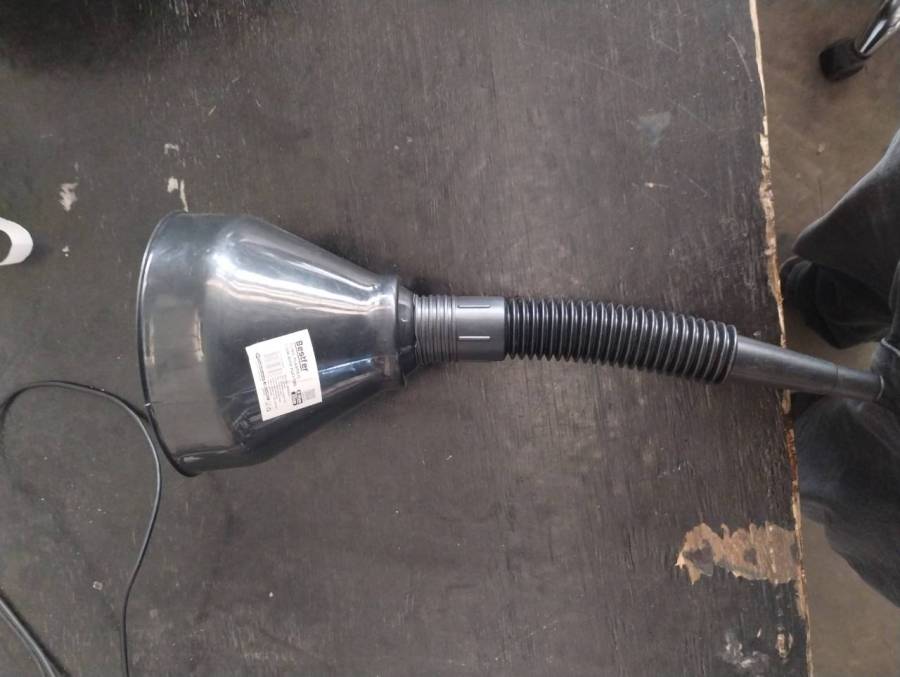 Funil para óleo com tubo flexível