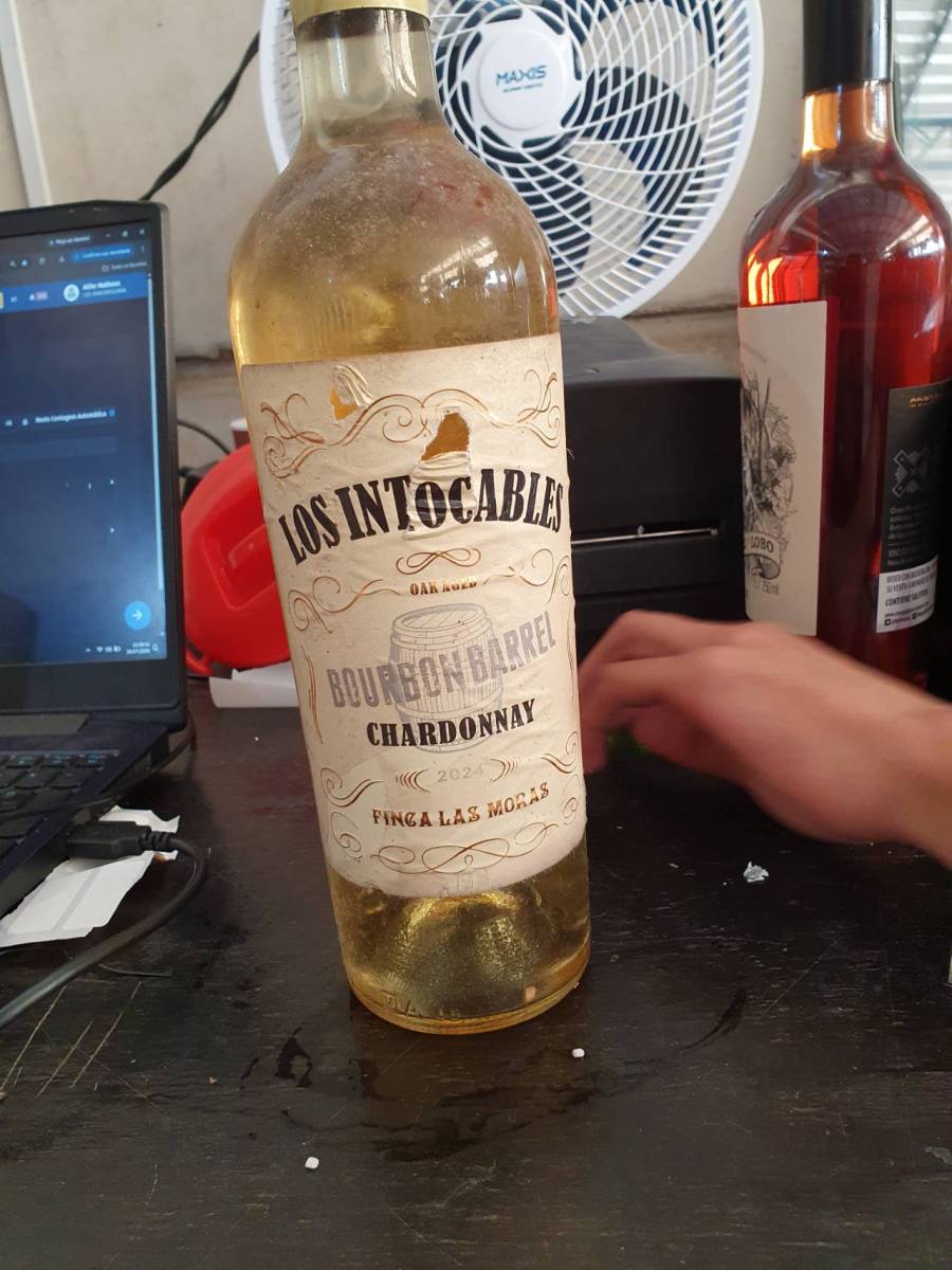 Vinho branco Chardonnay envelhecido em barril de bourbon