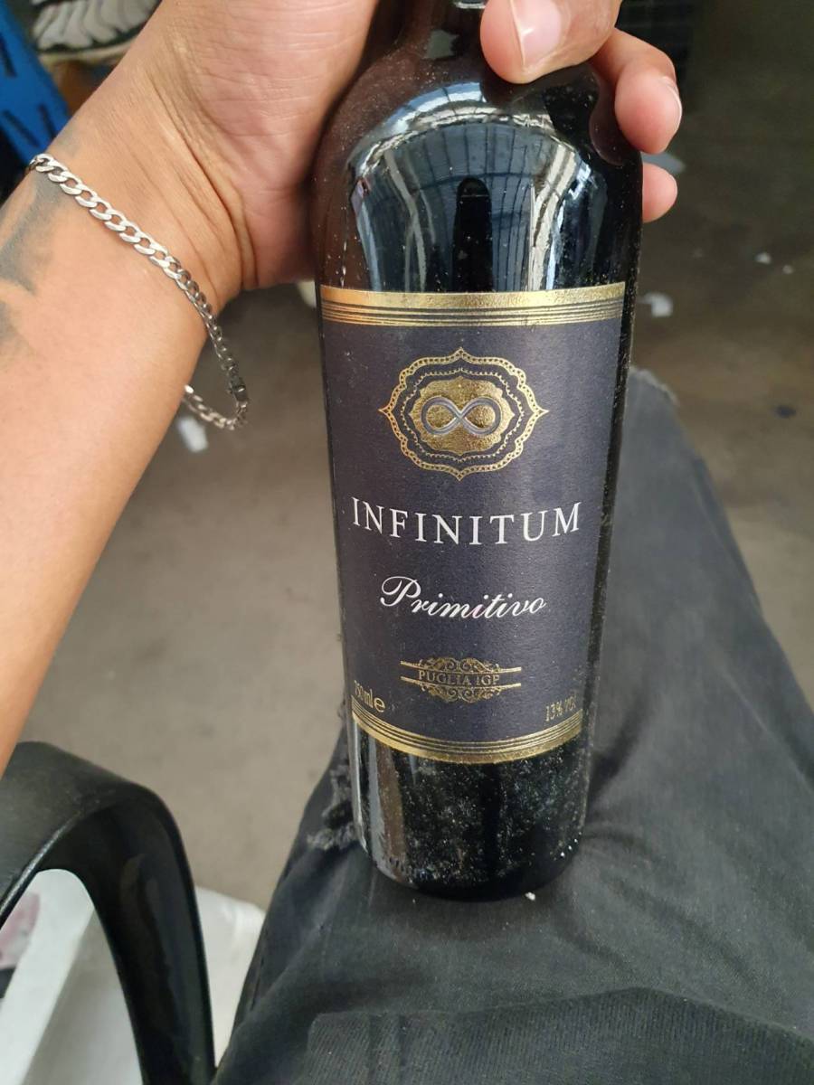 Vinho tinto meio seco Infinitum Primitivo