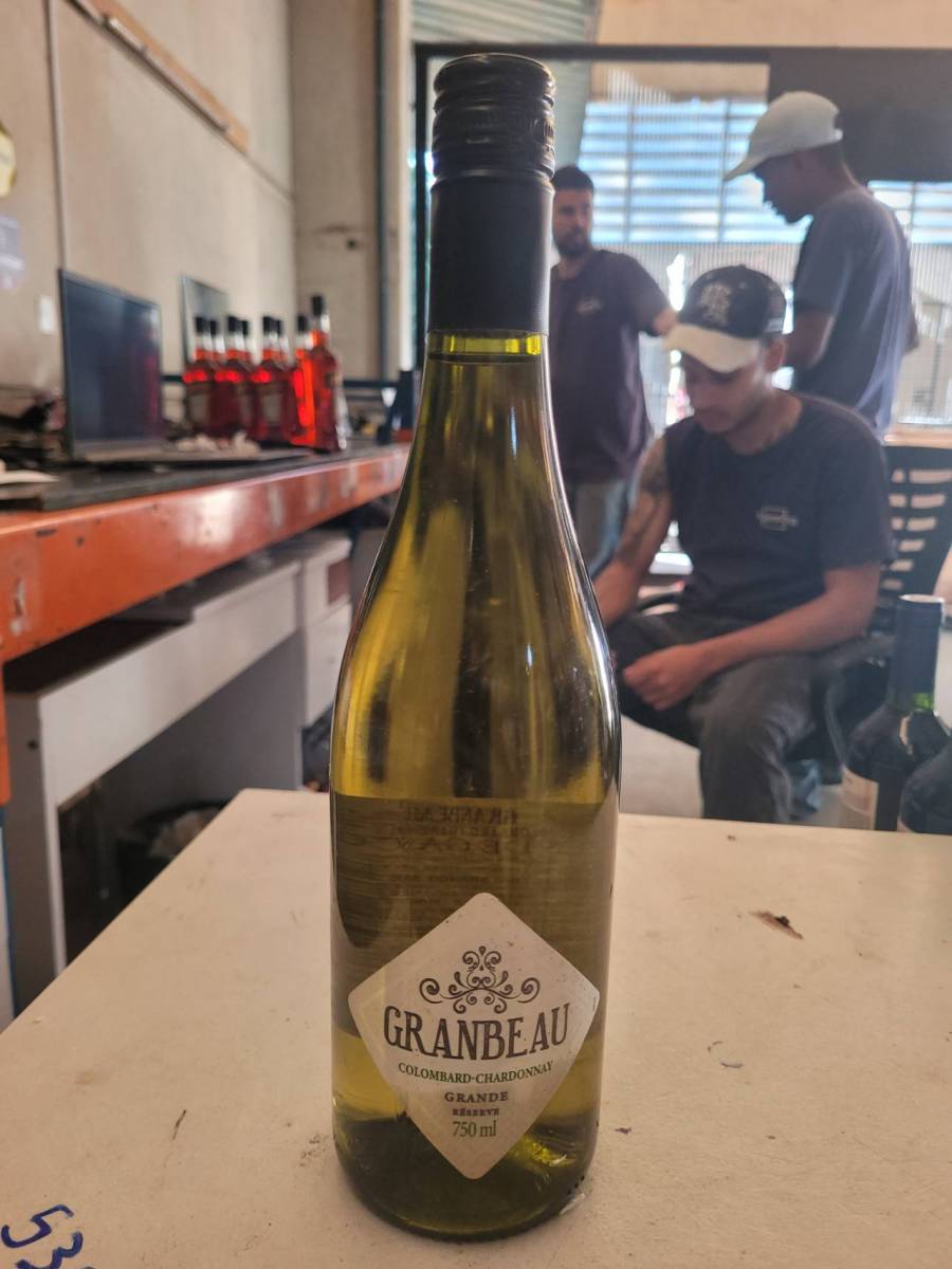 Vinho branco fino meio seco Granbeau Colombard Chardonnay
