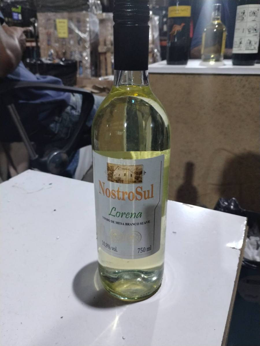 Vinho de mesa branco suave
