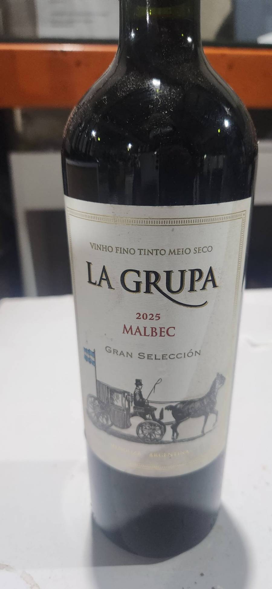 Vinho fino tinto meio seco Malbec La Grupa 2025