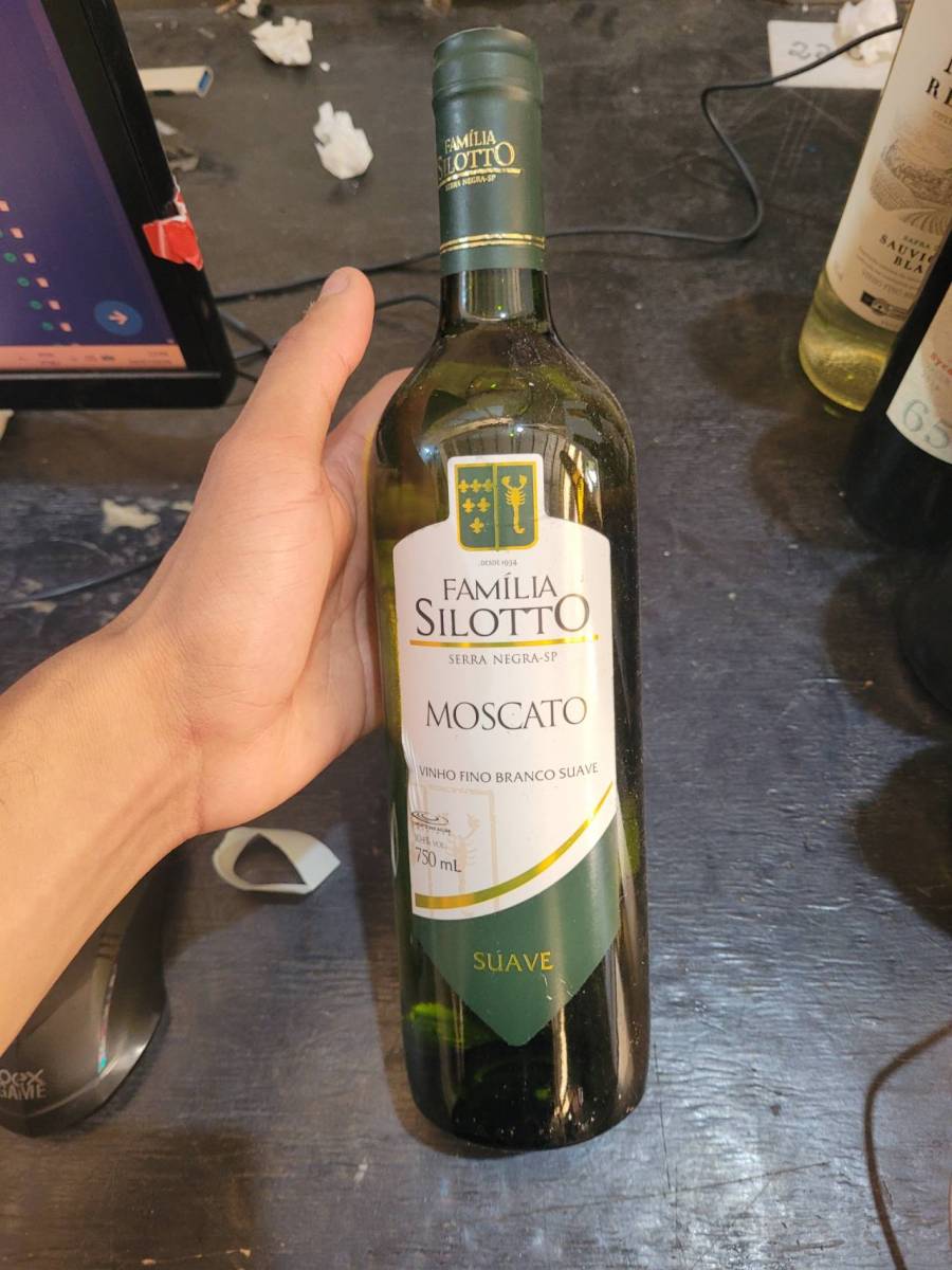 Vinho fino branco suave Moscato
