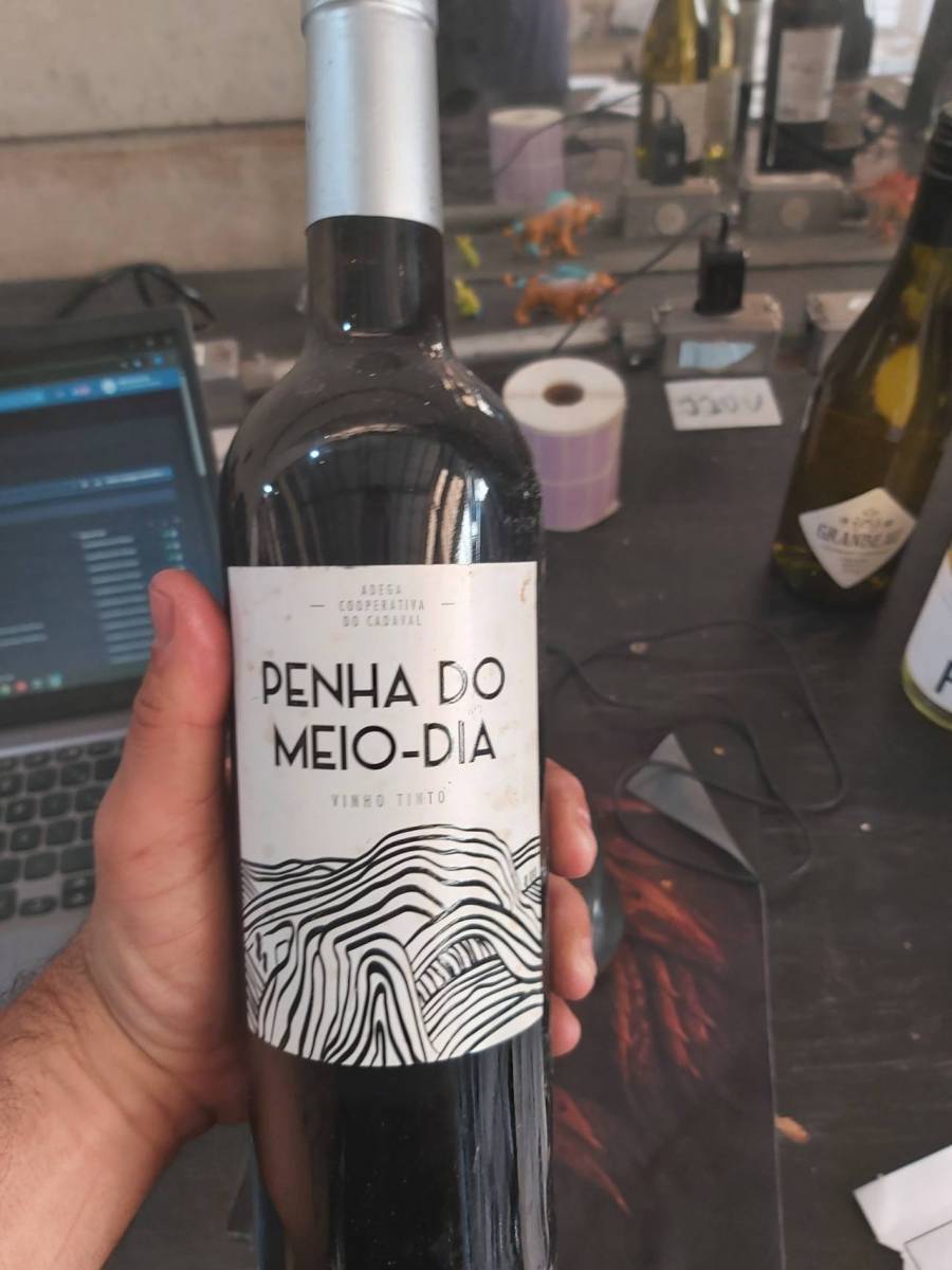 Vinho tinto Penha do Meio-Dia