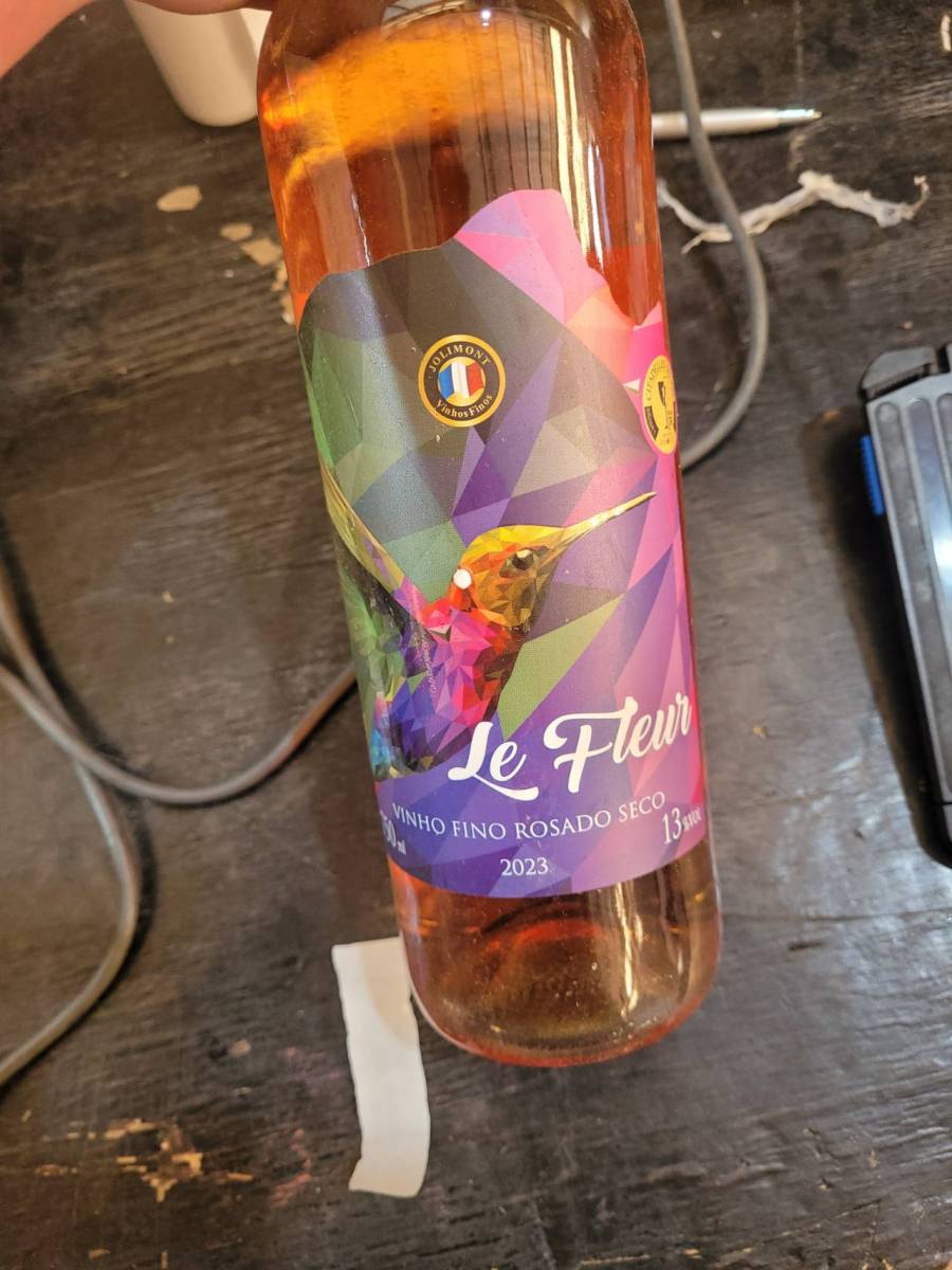 Vinho fino rosado seco