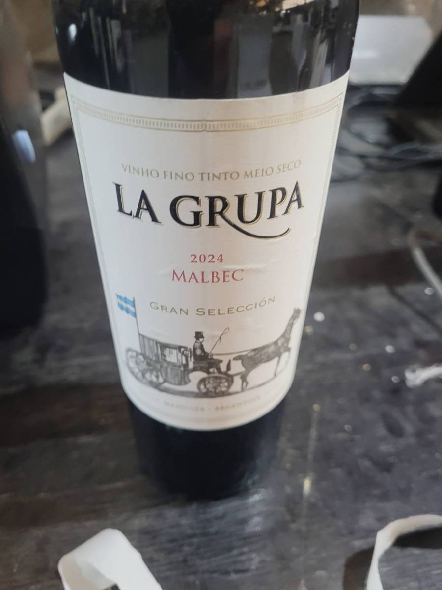 Vinho fino tinto meio seco La Grupa Malbec 2024