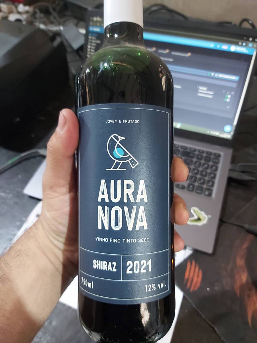 Vinho fino tinto seco Shiraz 2021
