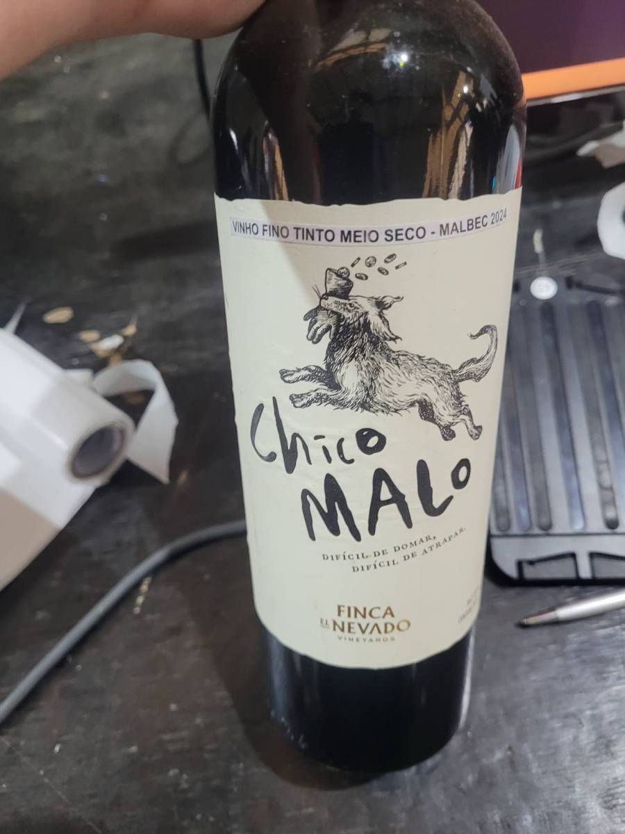 Vinho fino tinto meio seco Malbec
