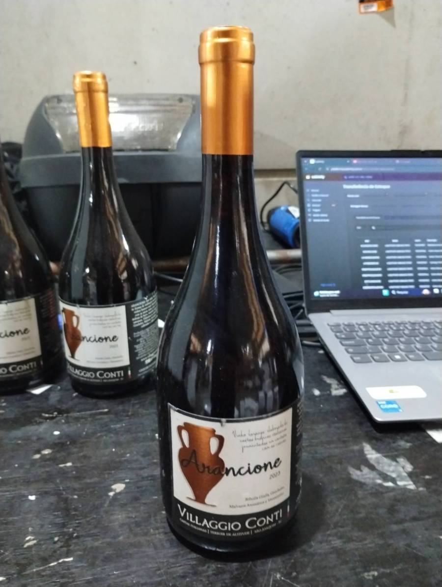 Vinho tinto Arancione Villaggio Conti