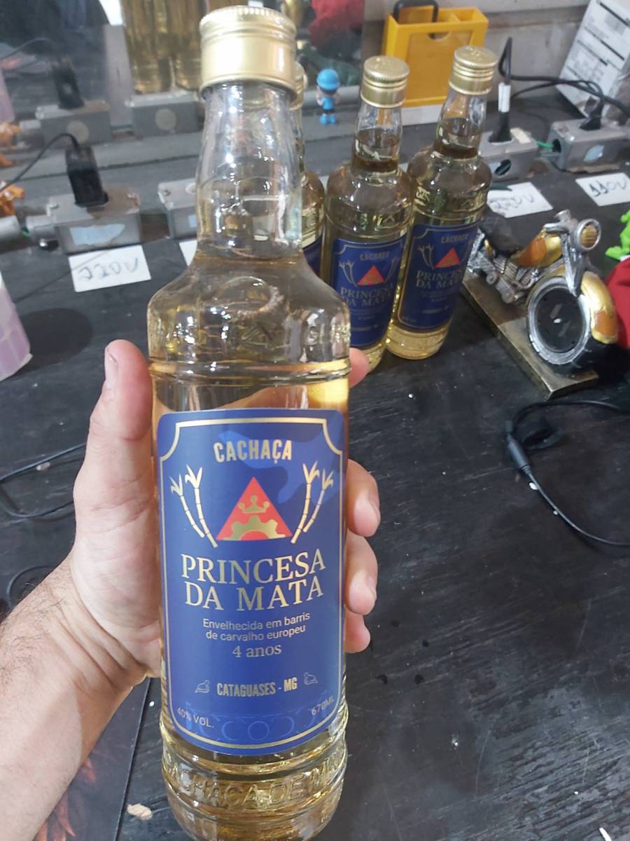 Cachaça Princesa da Mata envelhecida em barris de carvalho europeu