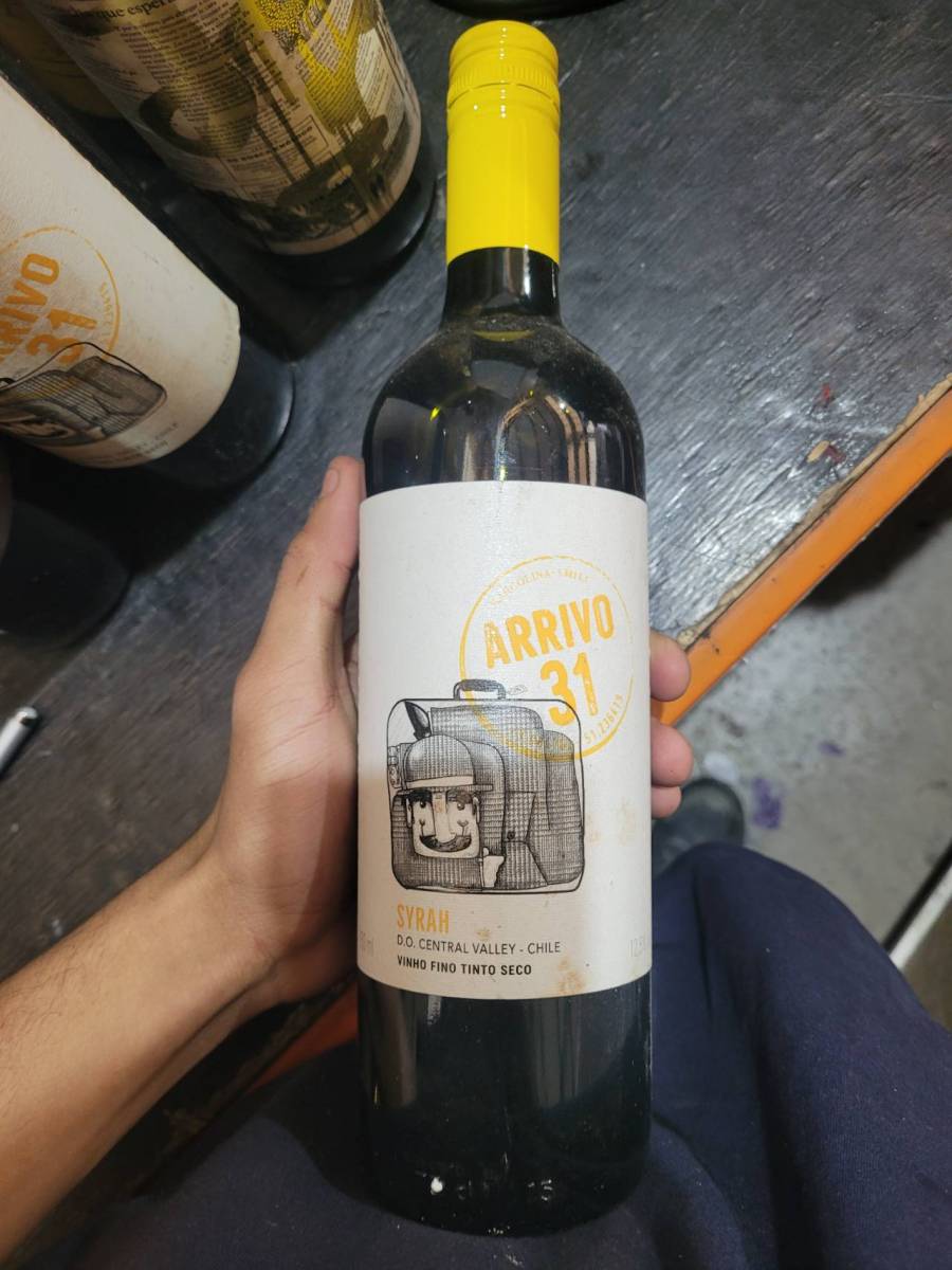 Vinho fino tinto seco Syrah