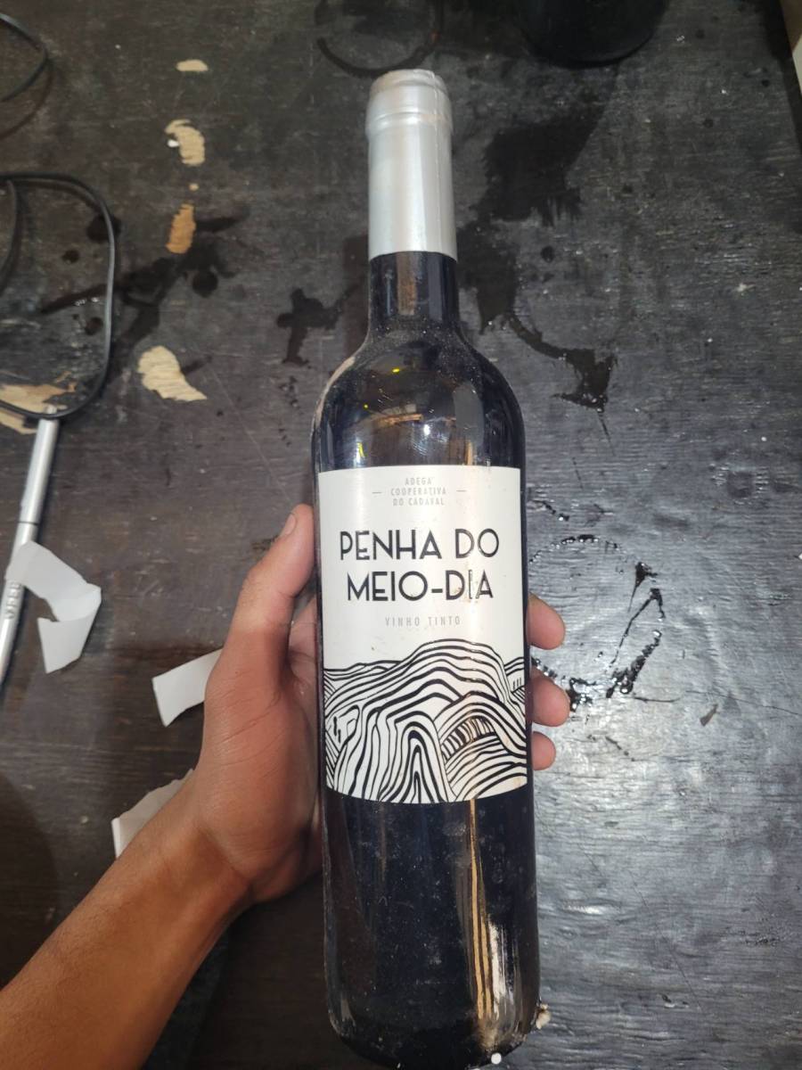 Vinho tinto Penha do Meio-Dia