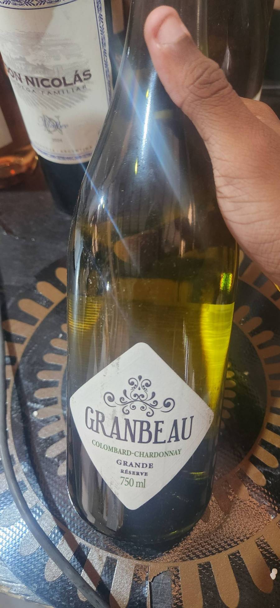 Vinho branco meio seco Colombard-Chardonnay