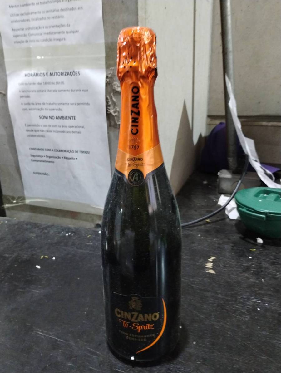Vinho espumante semi-seco