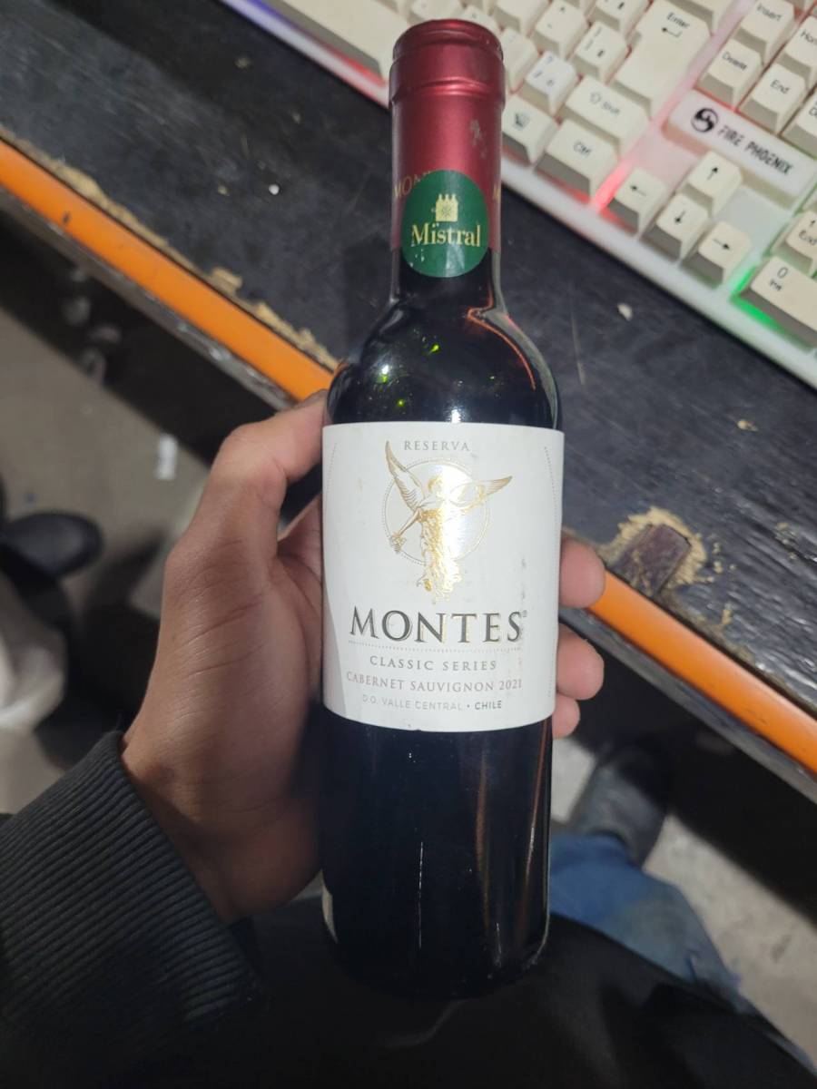 Vinho tinto Montes Classic Series Cabernet Sauvignon 2021
