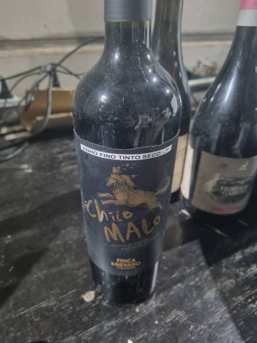 Vinho fino tinto seco