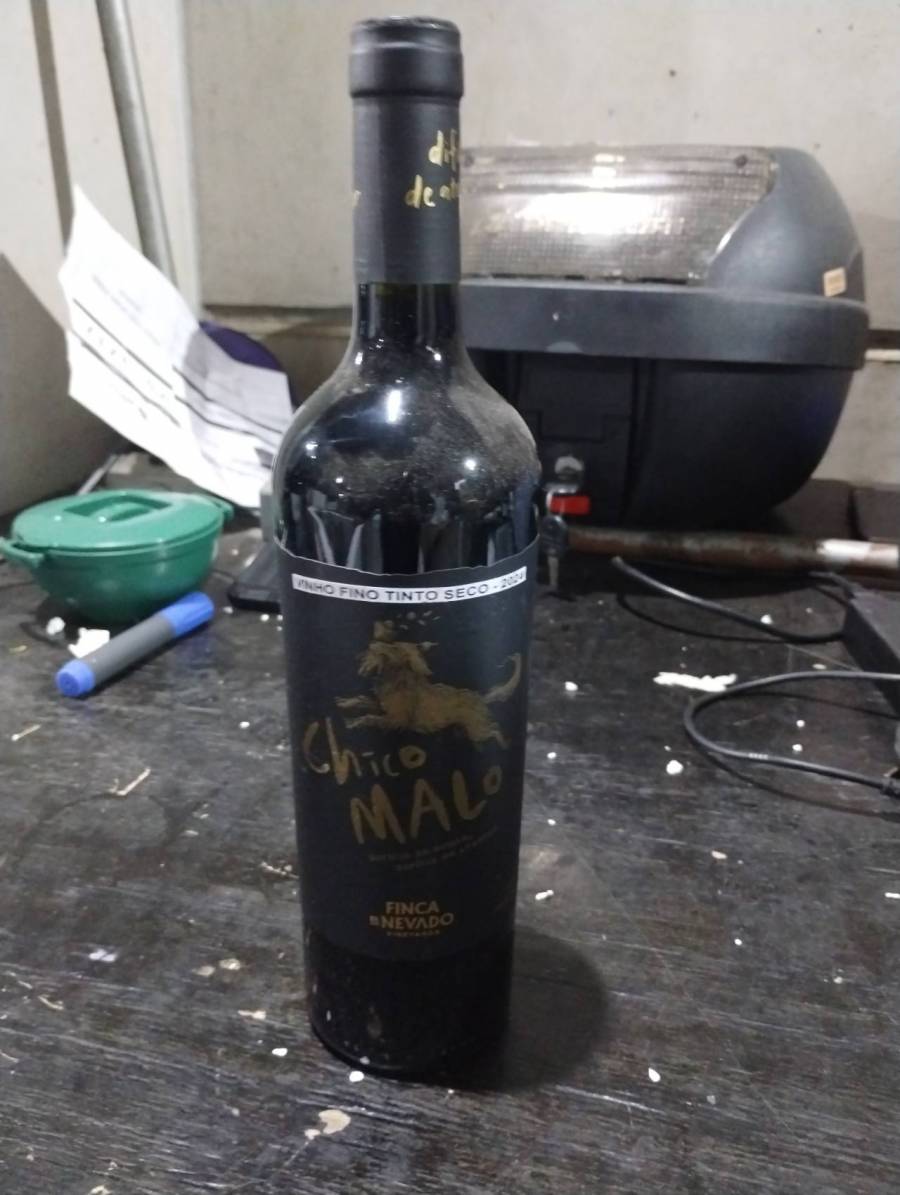 Vinho fino tinto seco