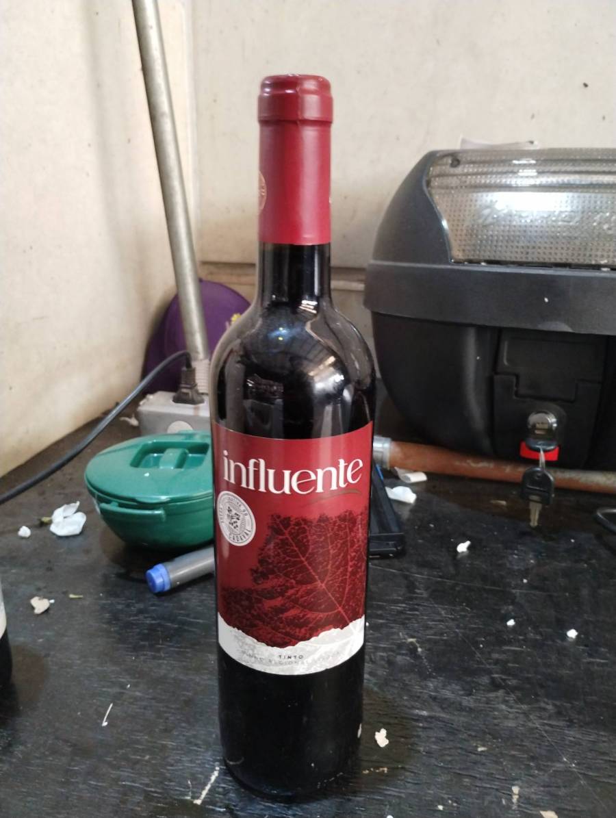 Vinho tinto influente