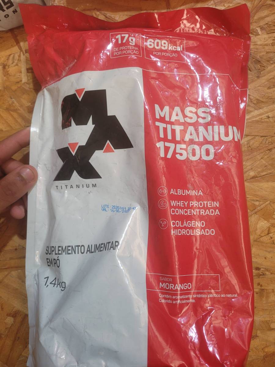 Suplemento alimentar em pó Mass Titanium 17500 sabor morango