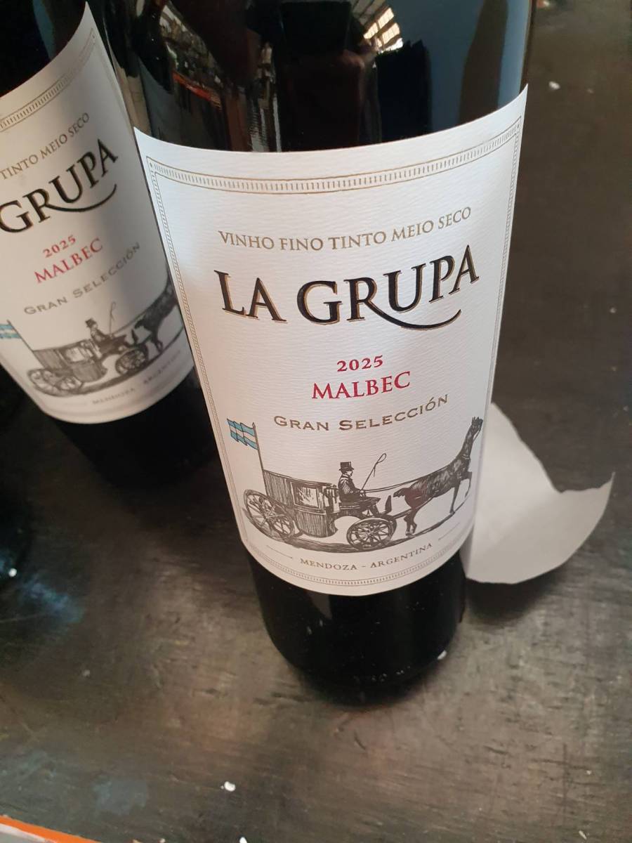 Vinho fino tinto meio seco La Grupa Malbec 2025