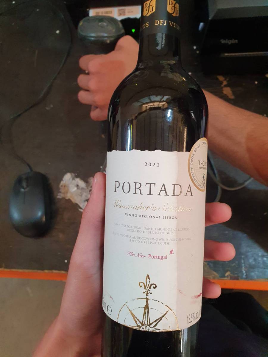 Vinho tinto meio seco Portada Winemaker's Selection 2021