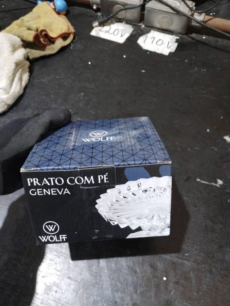 Prato com pé Geneva