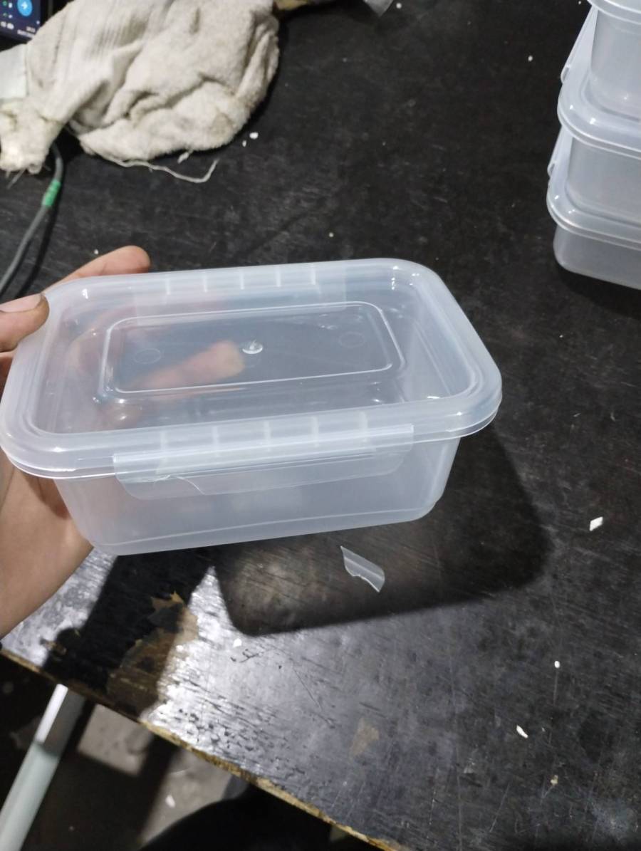 Pote plástico retangular com tampa