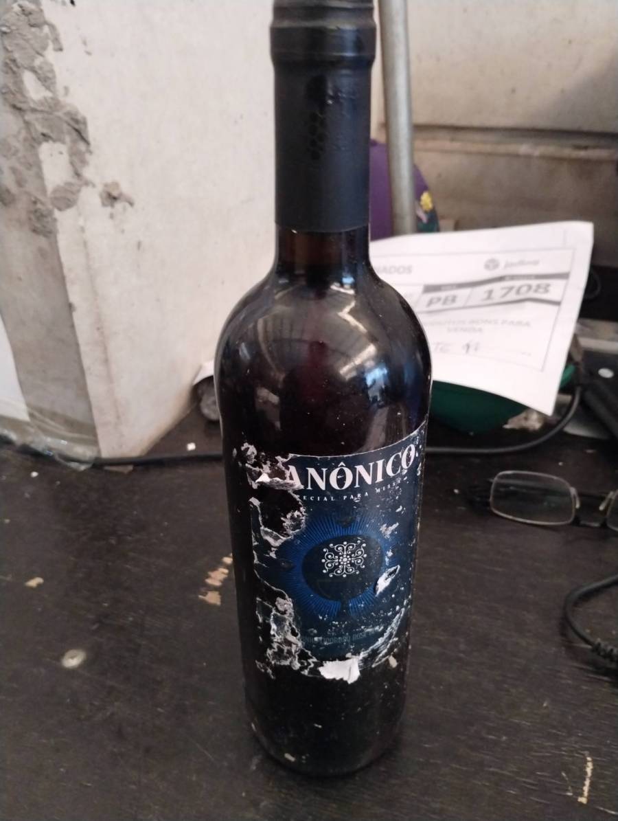 Vinho tinto Anônico