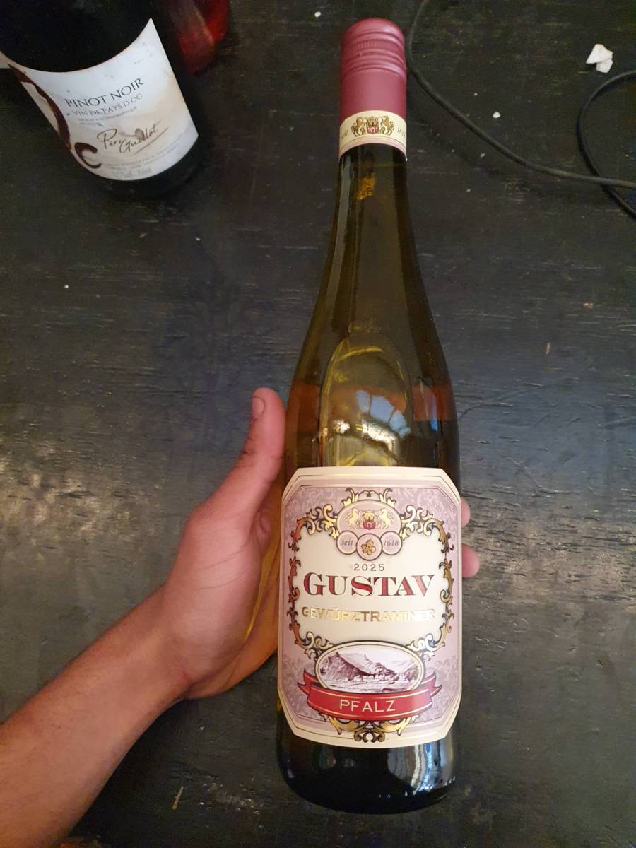 Vinho branco meio seco Gustav Gewürztraminer Pfalz