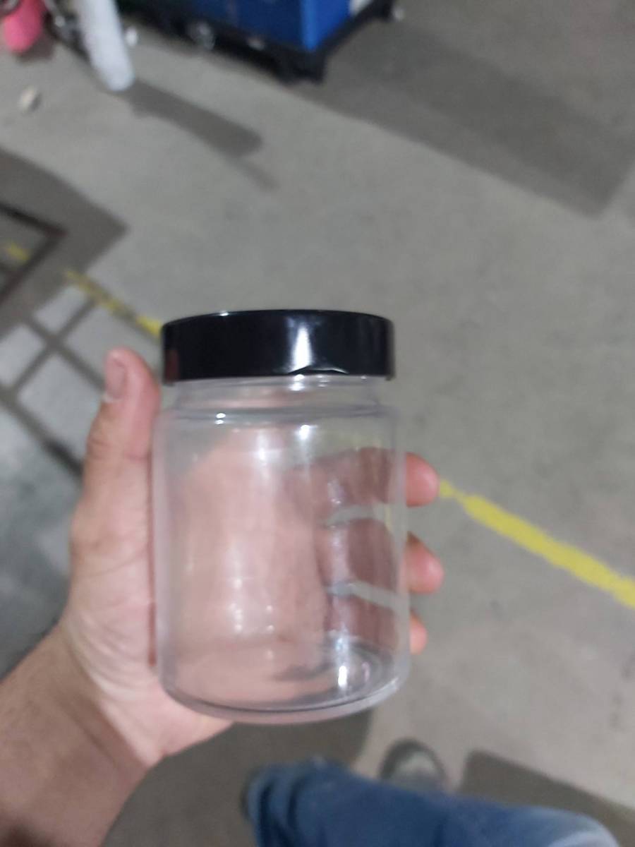 Pote transparente com tampa preta