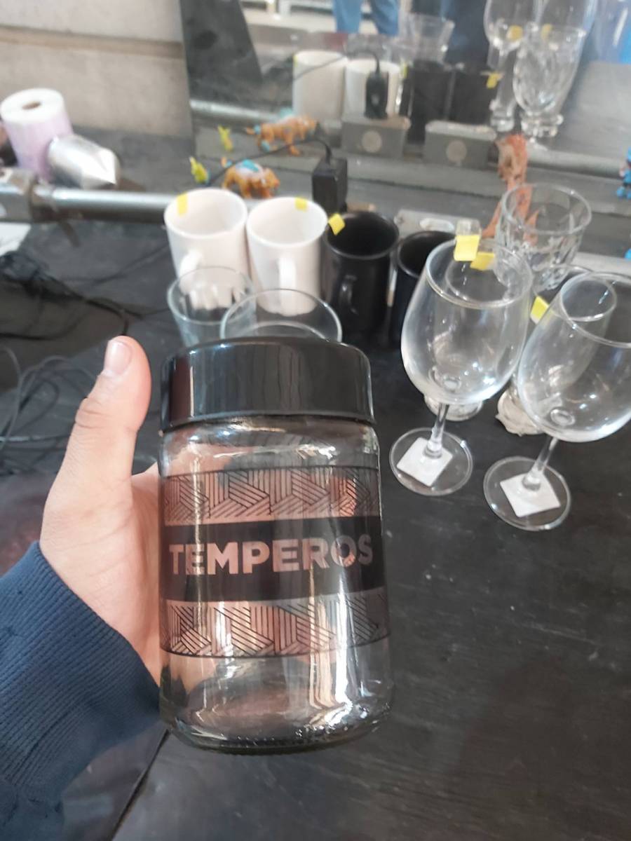 Pote para temperos de vidro com tampa preta