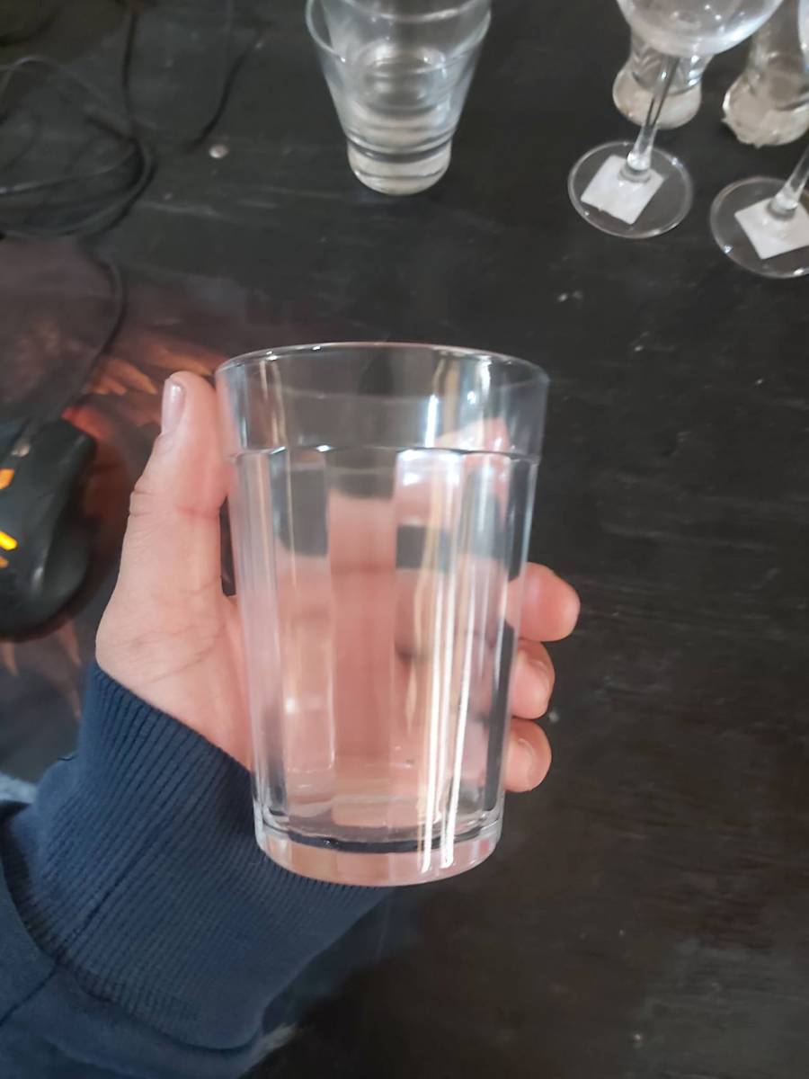 Copo de vidro transparente