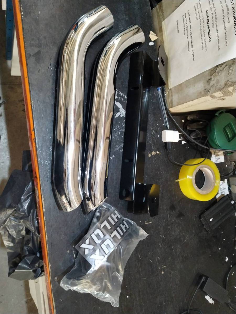Kit de protetores laterais cromados para veículo
