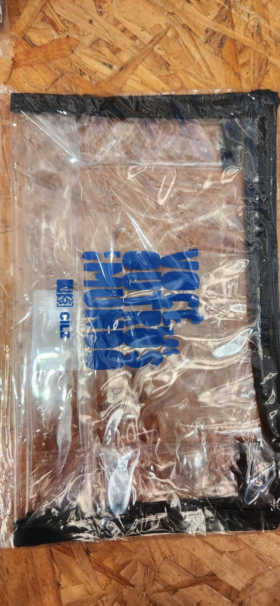 Porta documentos plástico transparente com bordas pretas