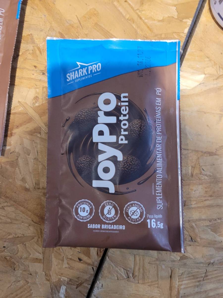 Suplemento alimentar de proteínas em pó sabor brigadeiro