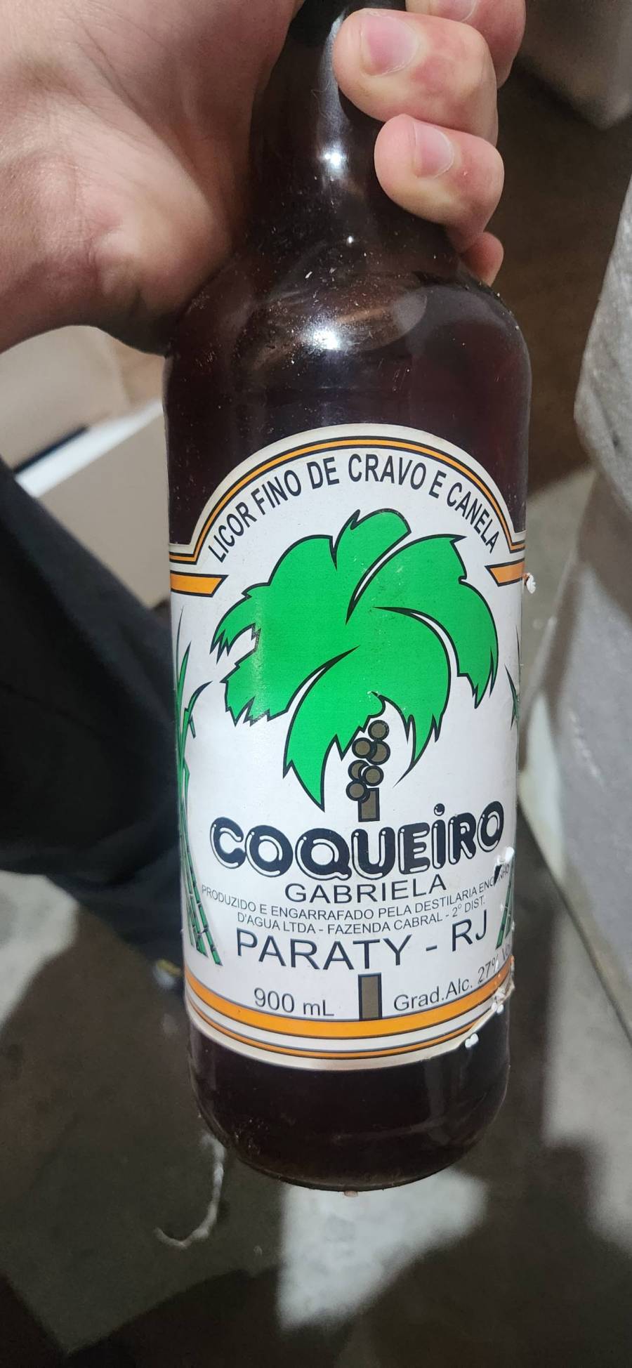 Licor fino de cravo e canela