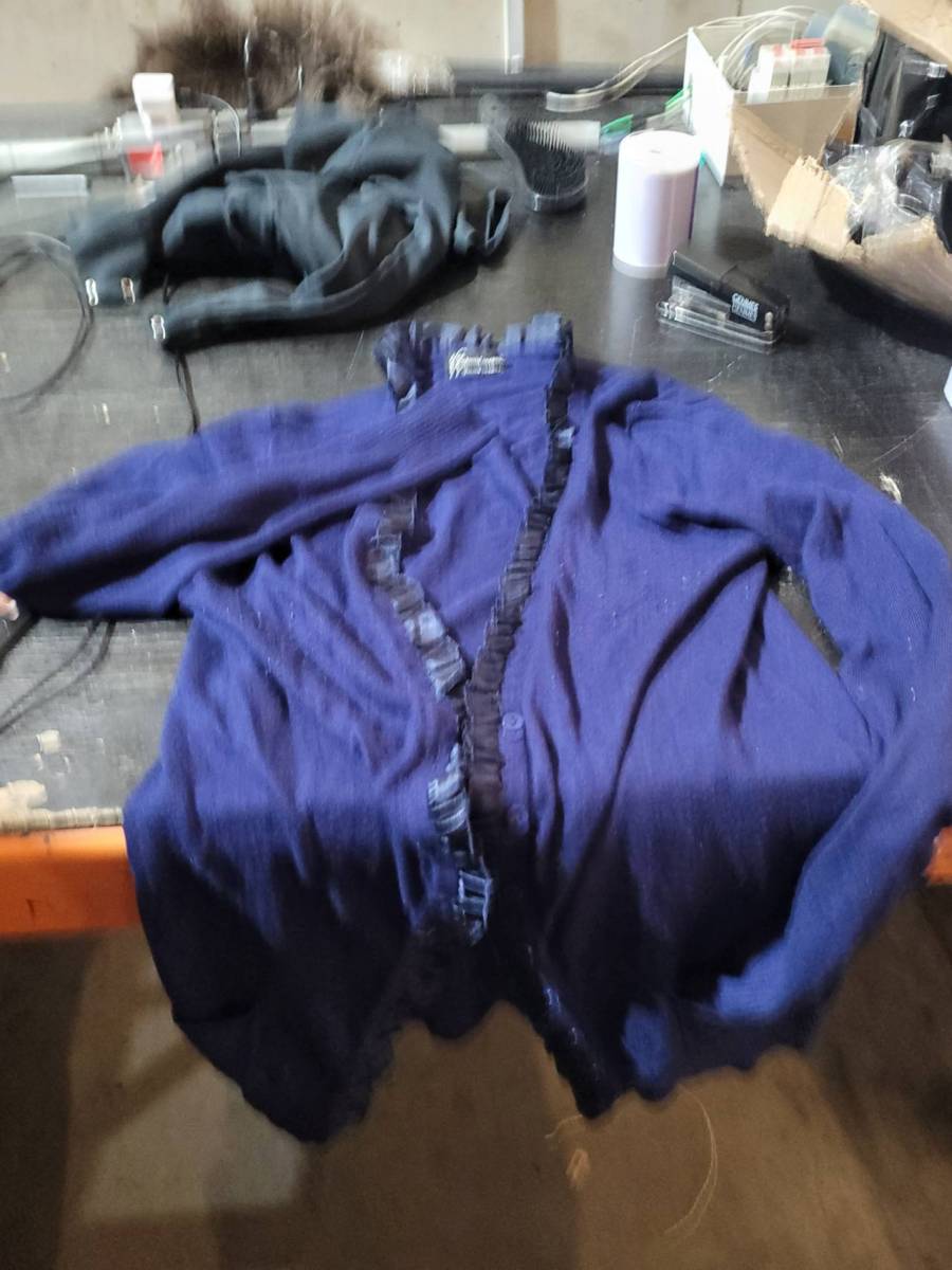 Cardigan feminino com detalhes em babados
