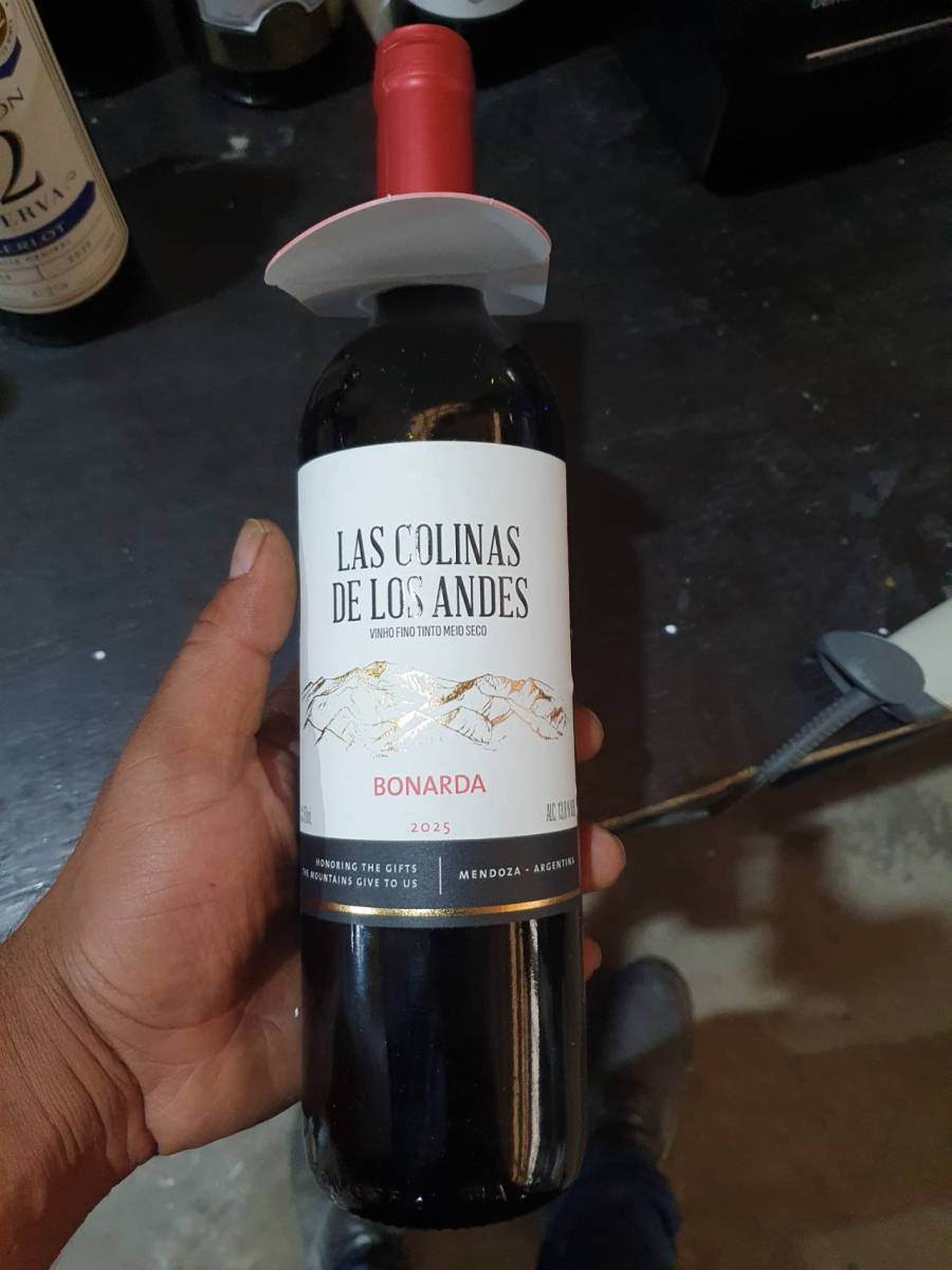Vinho tinto meio seco Las Colinas de Los Andes Bonarda