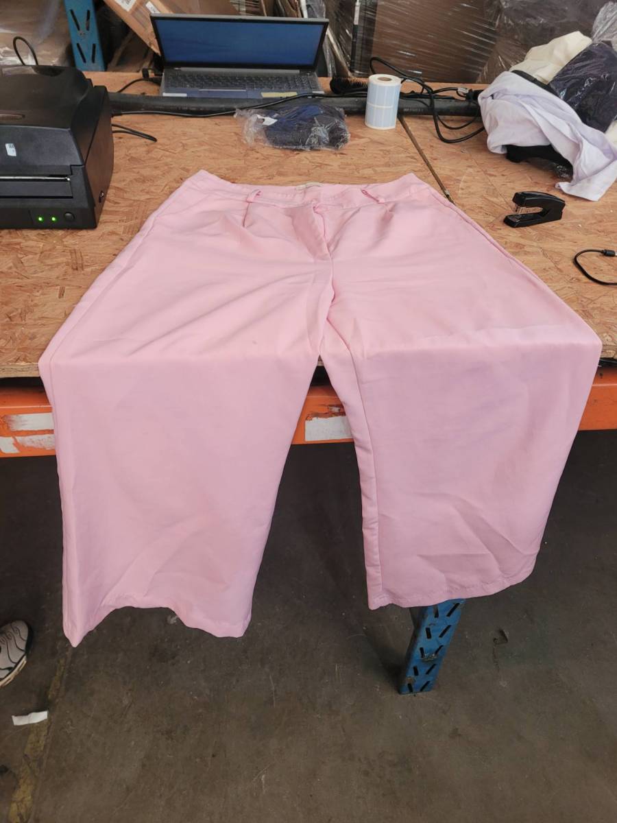 Calça feminina rosa