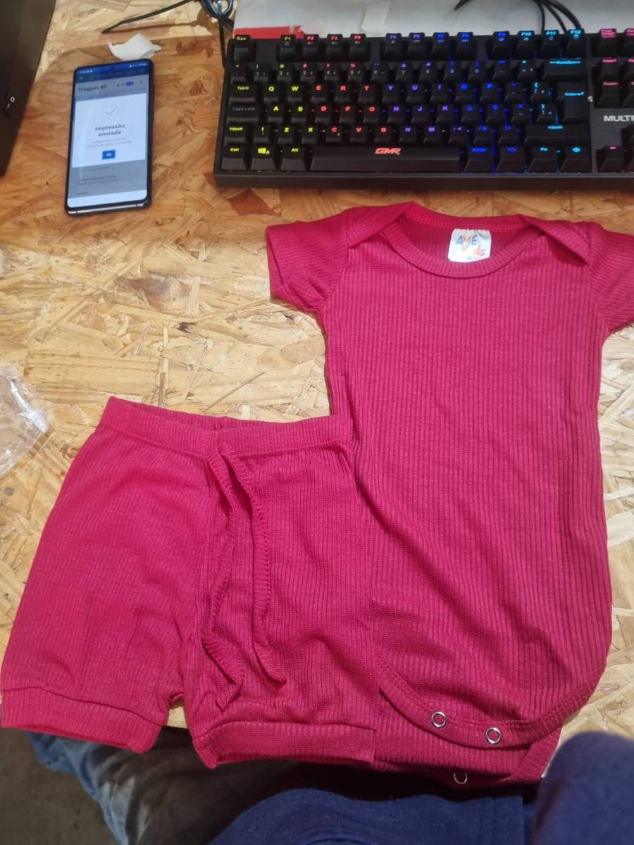 Conjunto bebê body e shorts