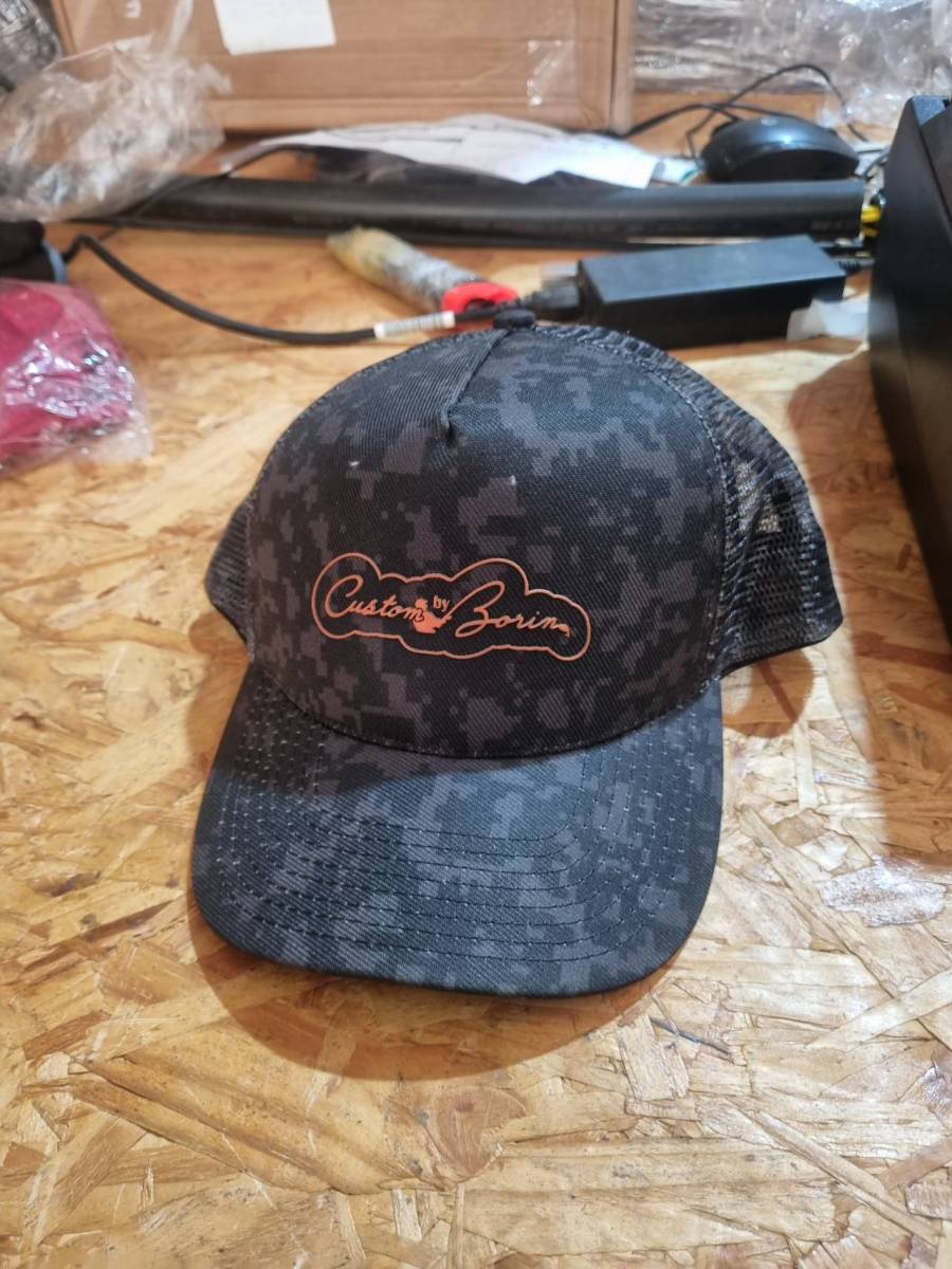 Boné masculino com estampa camuflada