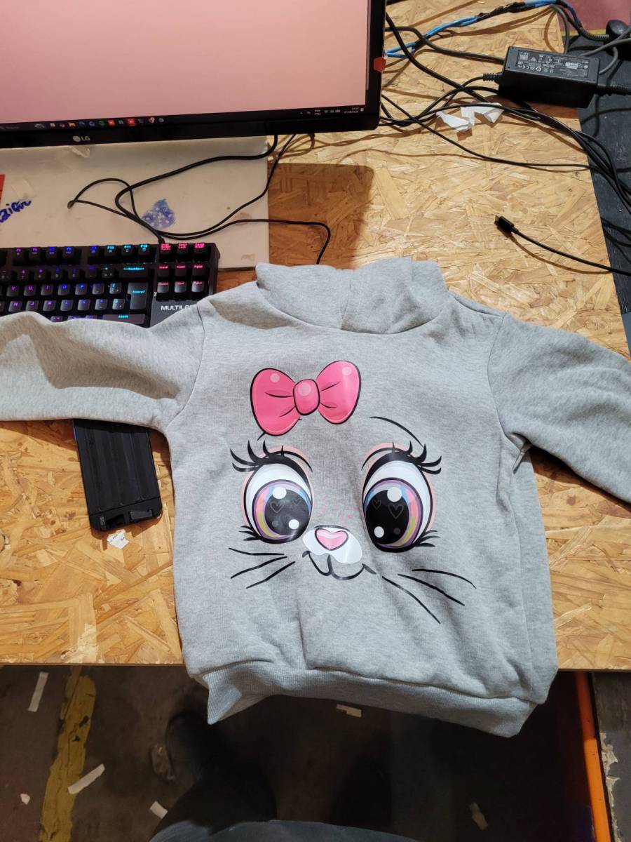 Moletom infantil com estampa de rosto de gato e laço rosa