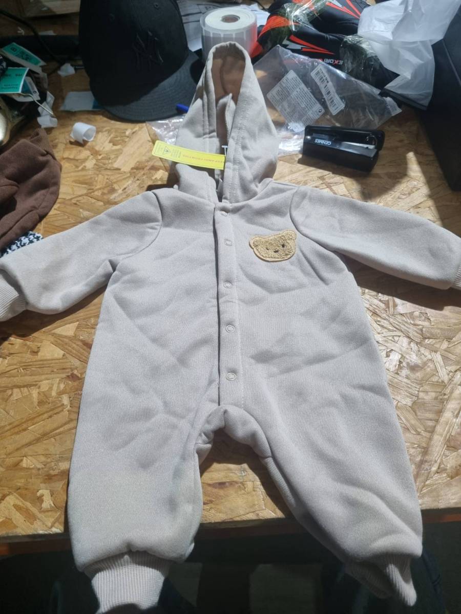Macacão de bebê com capuz e estampa de ursinho
