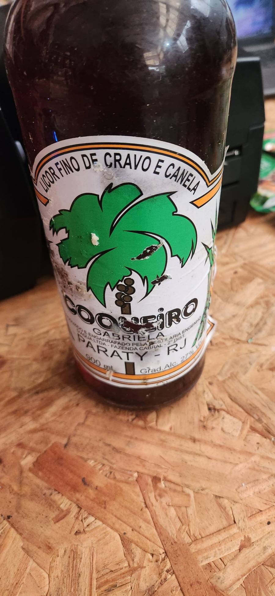 Licor fino de cravo e canela